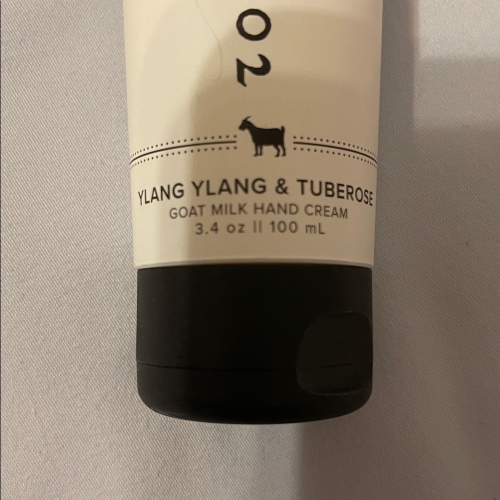 Beekman 1802 White Hand Cream‎ - Picture 2 of 2